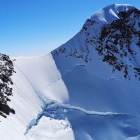 最高峰デュフール峰からズムスタイン峰までのナイフリッジ