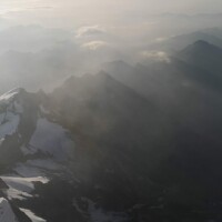 朝のマルゲリータ小屋から見下ろすアルプスの山々